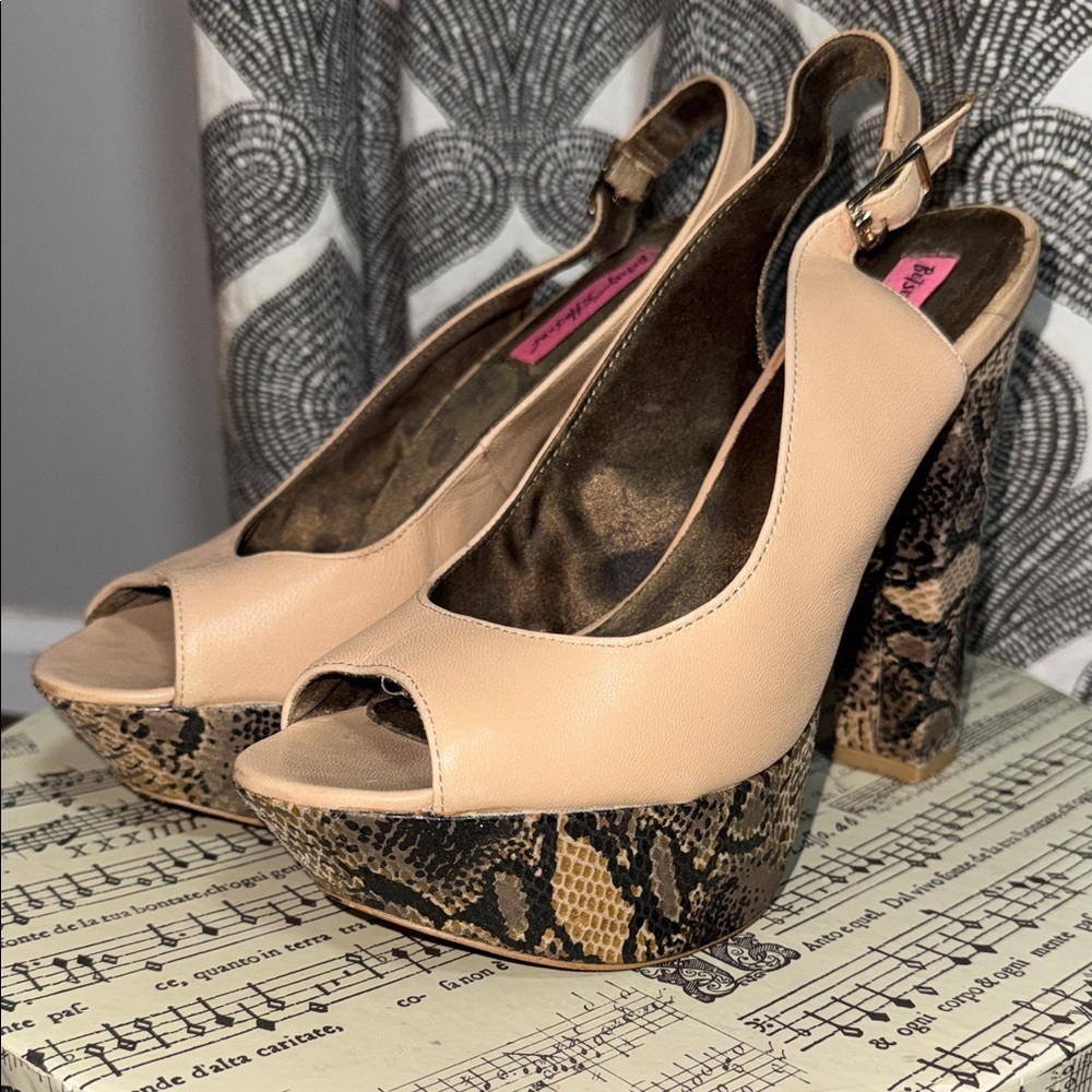 Betsey Johnson Mystifyy Nude Leather Peep Toe Snake Print Platform Slingbacks
